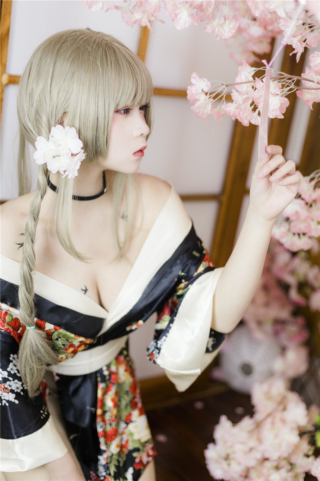 地下裂痕录:影坛巨星与地下势力金钱交易,黑料全程记录撕裂内幕真相全记录